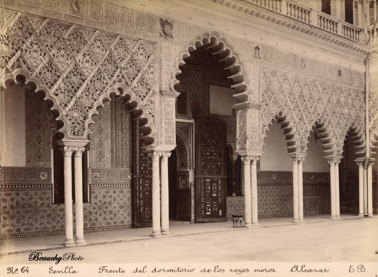 Frente del dormitorio de los Reyes Moros del Alcázar de Sevilla