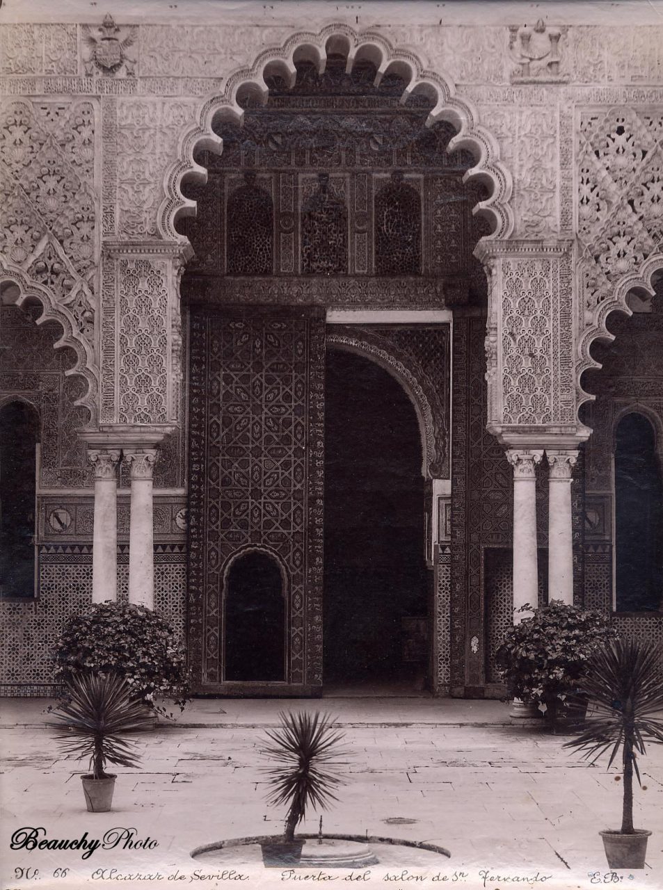 Puerta del Salón de San Fernando del Alcázar de Sevilla 1880