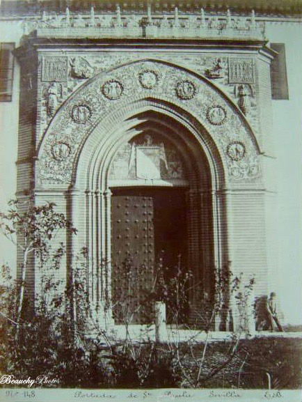 Niño en la Portada de Santa Paula de Sevilla 1890