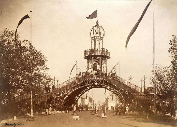 Pasarela en el Real de la Feria de Sevilla de 1896